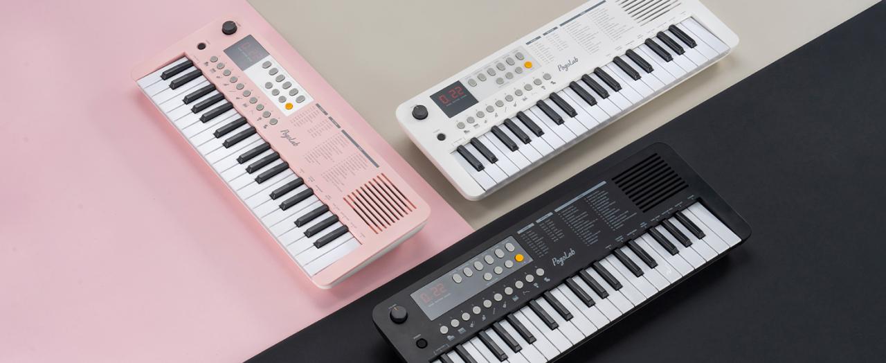 Multiple color electronic keyboard