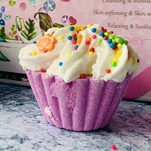 cupcake bath bomb