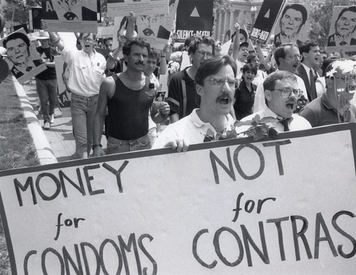 Protest White House inaction on AIDS: 1987